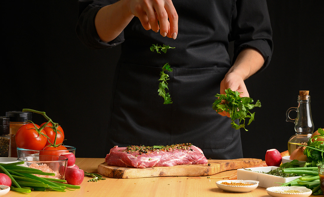 Chcesz, aby mięso drobiowe i wieprzowe było zawsze aromatyczne?