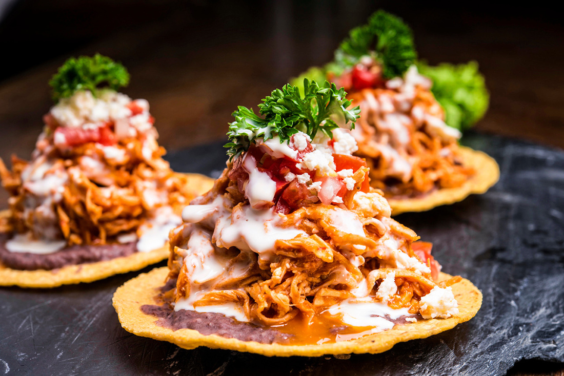 Burrito meksykańskie z mięsem wieprzowym z kukurydzą, salsą i serem – przepis Gai Kuroń Burrito meksykańskie z mięsem wieprzowym z kukurydzą, salsą i serem – przepis Gai Kuroń