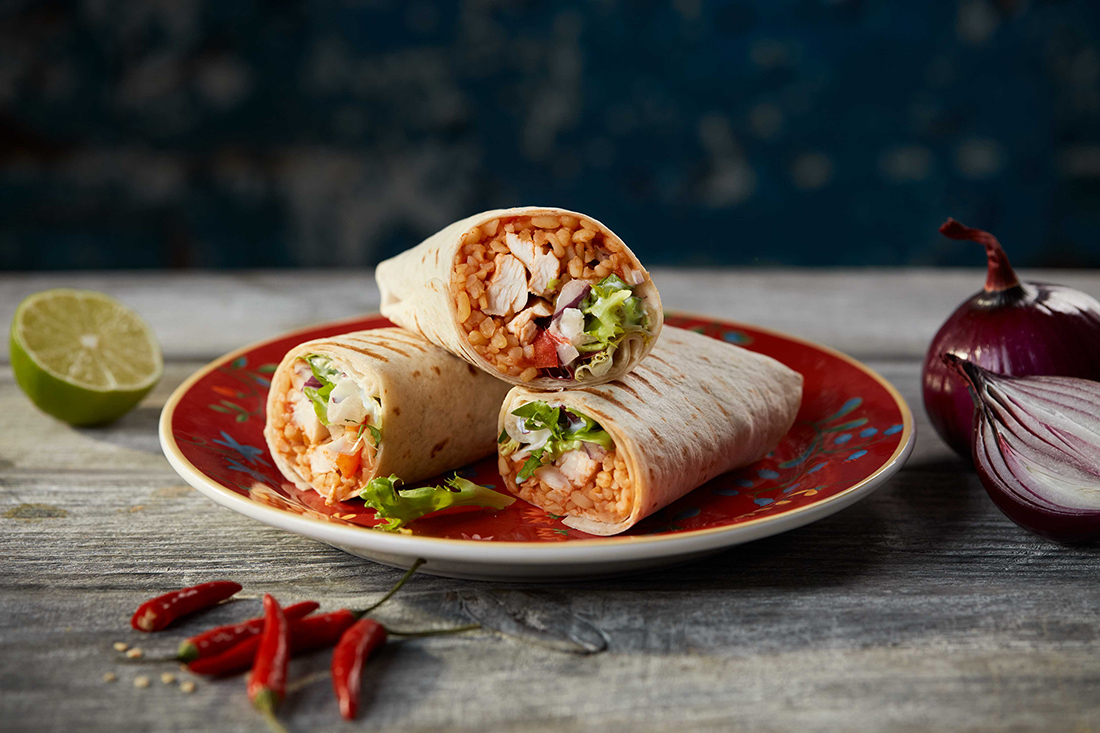 Tortilla z pieczonym kurczakiem, bulgurem i azjatyckim sosem – przepis Gai Kuroń Tortilla z pieczonym kurczakiem, bulgurem i azjatyckim sosem – przepis Gai Kuroń