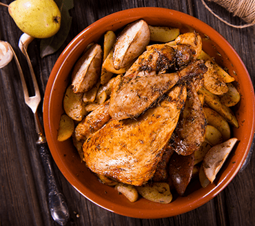 Pieczone perliczki z boczkiem w pomarańczowo-miodowej glazurze Pieczone perliczki z boczkiem w pomarańczowo-miodowej glazurze